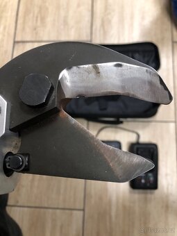 Elektrohydraulické kleště Klauke ES32ML - 4