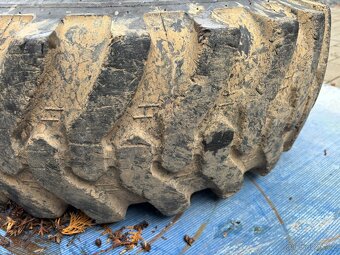 Lžíce UNC a kolo s pneumatikou - 4