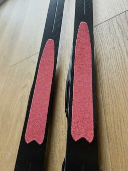 Prodám špičkové nové dětské běžky Rossignol 130 cm s vázáním - 4