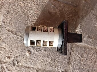 Spínač do panelu - pakeťák 0-7 - 4