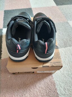 NOVÉ  dívčí tenisky vel 33 - 4