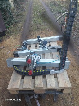 Lineární robotická kinematika nebo rám CNC stroje. - 4