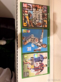 🎮 Xbox One S 1TB + 1 ovladač  + 3 hry - 4