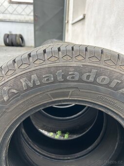 215/70R15C jak nové - 4