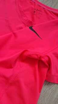 Reflexní růžové triko Nike vel.M - 4