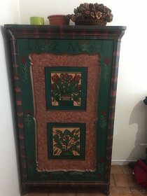 Malovaná šatní skříň měkké dřevo - ( Dekor - Táborsko) - 4