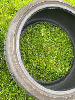 2 ks letní pneu Pirelli P Zero 225/35/19 88Y DOT 2122 - - 4