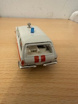 GAZ-24 Volga Sanitka 1:43 - 4
