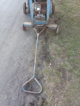 Prodám cirkulárku s podavačem motor 5, 5KW - 4