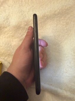 iPhone XR 64 Gb černý - 4
