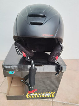 Lyžarská/snowboardová helma - 4