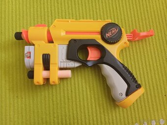 Nerf pistole 3 nábojová s laserem - 4