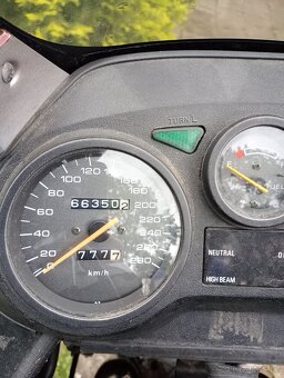 Suzuki GSX 750 F GR78A - 4