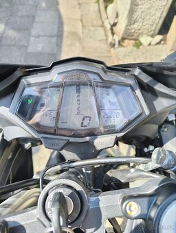 Yamaha YZF-R125 - 4