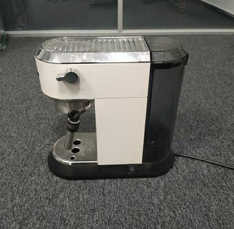 Pákový kávovar DeLonghi EC685.W + příslušenství - 4
