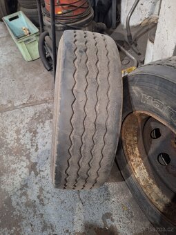 Pneu 285/70R19.5 - 4