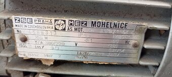 El. motor se šnek.převodovkou - 4
