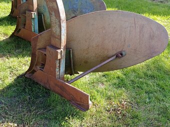 Pluh za traktor, 3 radličný Roudnický PH 434 - 4