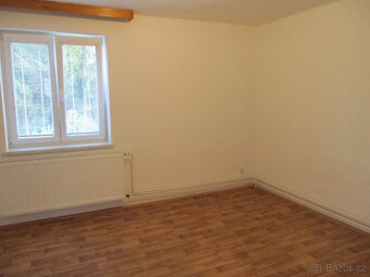 Pronájem bytu 2+1 54m2 ve 2.NP cihl. domu v Opavě - 4