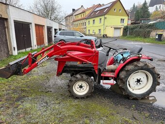 Malotraktor Yanmar f220 s celnim nakladacem - 4