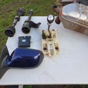 Mazda 6 2.0 D 100 Kw R.v. 2004 prodám díly. - 4