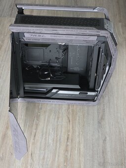 ASUS GR701 ROG HYPERION + Lian Li UNI FAN SL-INFINITY 140 - 4