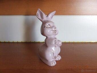 Růžový porcelán Chodov, krásný velký zajíček. - 4