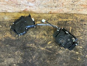 ELEKTRICKÝ ZÁMEK KUFRU S MOTŮRKEM BMW F11 - 4