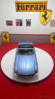 Ferrari 275 GTS Spyder 1:18 KK Scale - 4