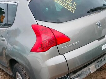 Prodám díly z tohoto bouraného vozu Peugeot 208, 1.2PurTech, - 4
