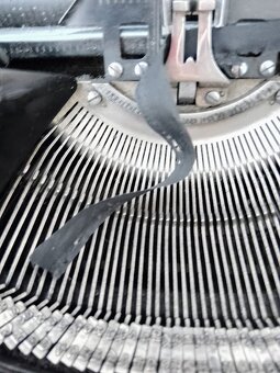 STAROŽITNÝ KUFŘÍKOVÝ PSACÍ STROJ ERIKA 6 A.-G. Vorm. Seidel - 4