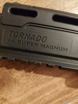 Vzduchový revolver Umarex UX Tornado 4,5mm - 4
