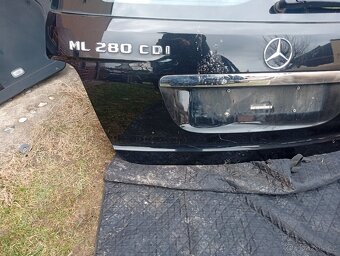 MERCEDES BENZ ML W164, 5 DVEŘE, VÍKO KUFRU PĚKNÉ, ČERNÉ, - 4