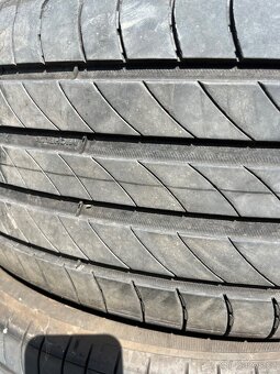 225/55R18 - 4