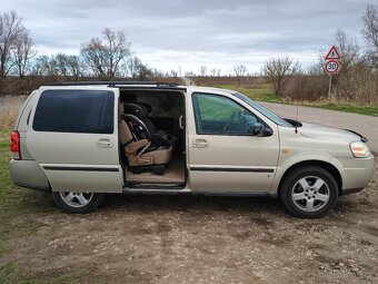 Chevrolet Uplander 3.9 V6, 179 kW, 7 míst - 4
