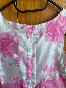 Krásné šaty pro družičky vel. 134 - 4