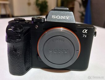 Sony Alpha a7 II+ blesk Hahnel+ objektiv SONY FE 28-70 mm - 4