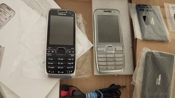 2ks Nokia E52 Zánovní, Kompletní balení - 4