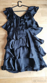 Černé volánkové společenské šaty - 4