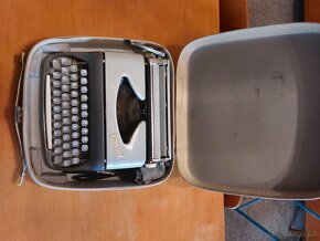Cestovní psací stroj CONSUL - 4