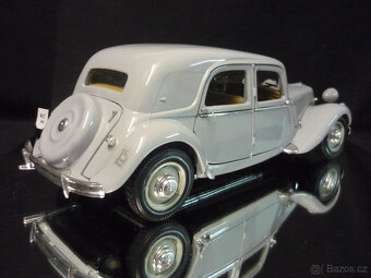 Citroen 15CV 6 Cyl.1952 Maisto 1/18 - 4