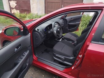 Hyundai i30 1.6 benzín 93KW-6KVALT,1MAJITEL, PO SERVISU, - 4