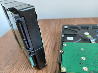 prodám 2ks pevný disk do PC orig.HP 1TB 7200rpm SATA3/6G HDD - 4