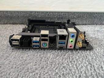 ASROCK B550M-ITX/ac Socket AM4 - 4