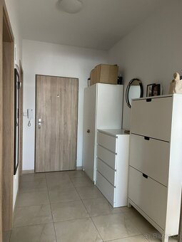 Pronájem bytu 2+KK s terasou + 2x parkovací místo - 4