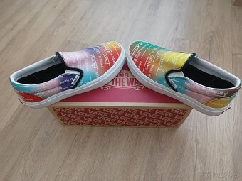 Dětské tenisky VANS slip-on, barevné, limitovaná edice - 4