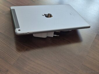 Apple iPad 6. generace 32gb Wifi + Cellular - 4