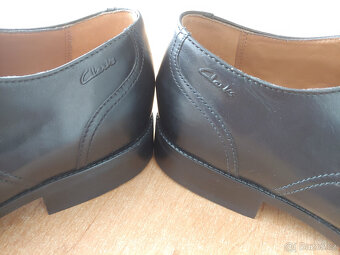 CLARKS nové pánské černé boty 43 - 4