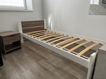 Nová postel 90 x 200 cm + rošt + noční stolek (zpevněno) - 4