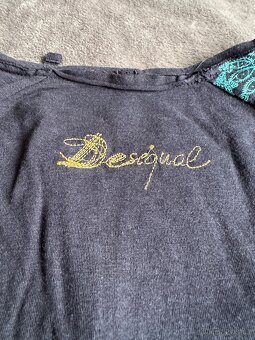 Desigual vzorované triko s dlouhým rukávem velikost M - 4
